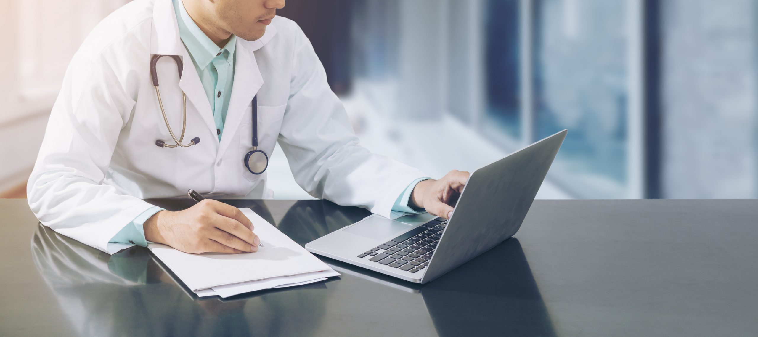 How Medical Professionals Can Improve Their Online Presence
